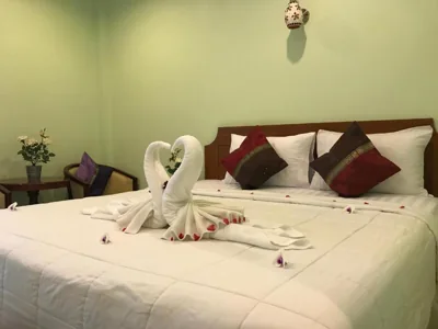 Tweepersoonskamer met uitzicht op de tuin — Kasemsuk Hotel Karon